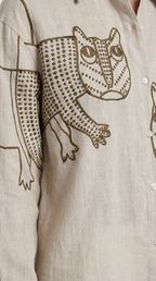 Gond Tiger Shirt Men close-up model view
